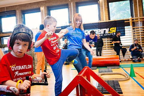 Mini oviratlon za otroke v URI - Soča 2016