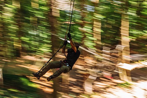 Orjaški spust v pustolovskem parku Geoss